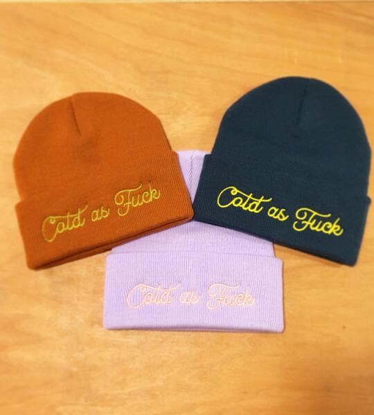 Bonnet tricoté avec revers